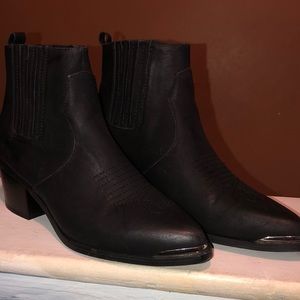 Ladies shoe boot